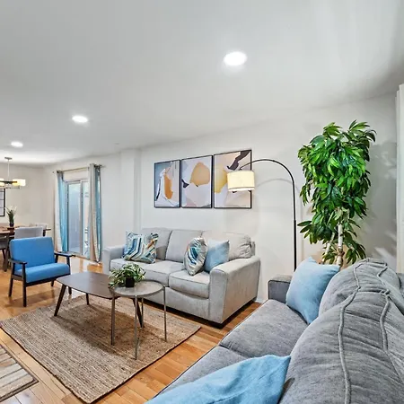 The Cozy Cove L Luxurious 2Bd Condo L Amazing Location L Parking L